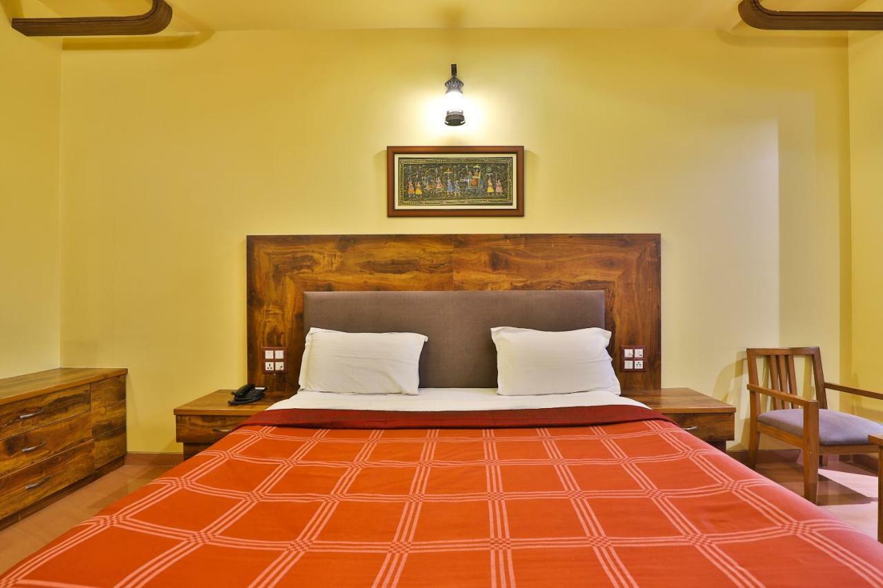Palette - Hotel Ocean Inn Daman Exterior foto