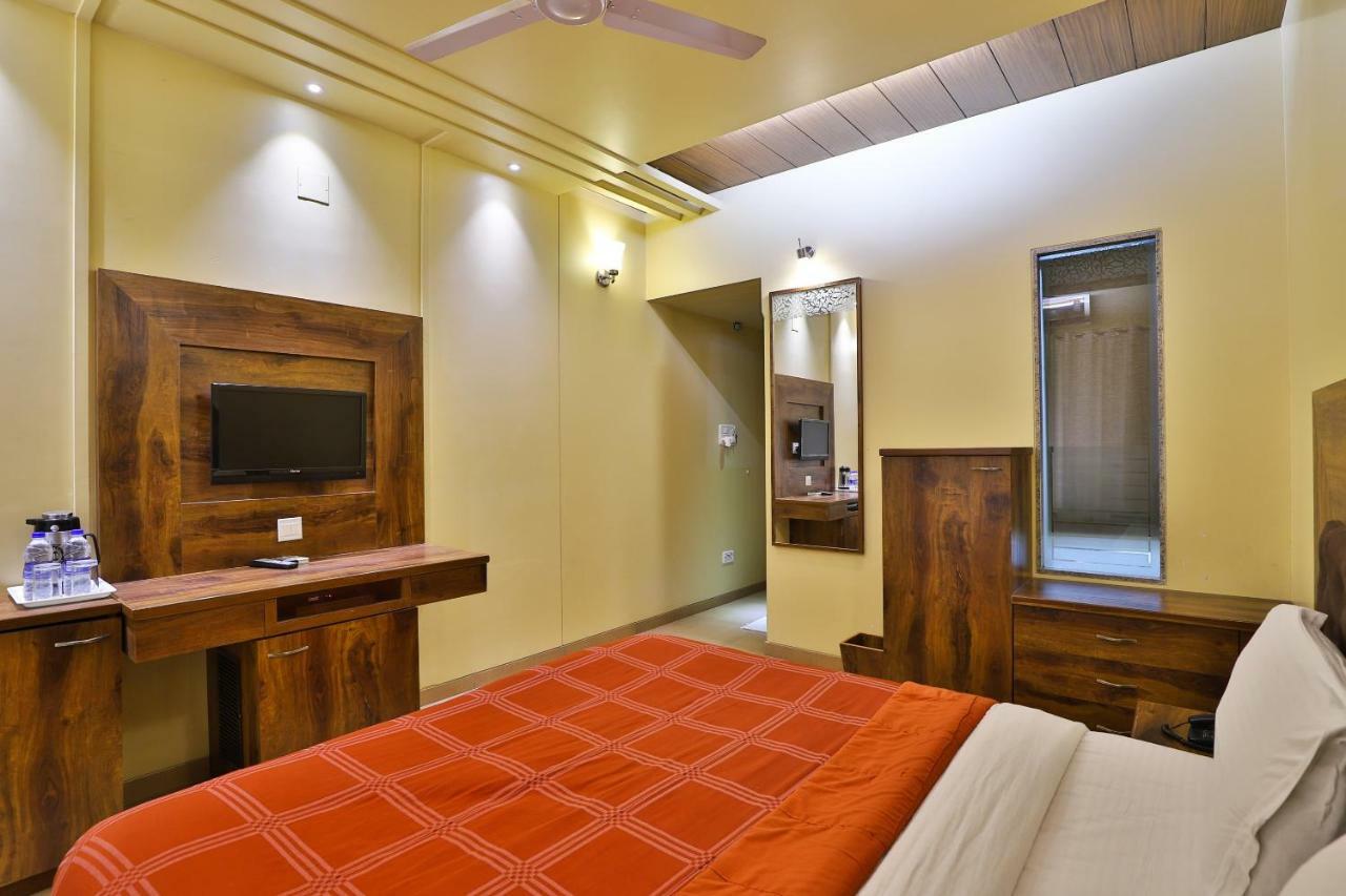 Palette - Hotel Ocean Inn Daman Exterior foto