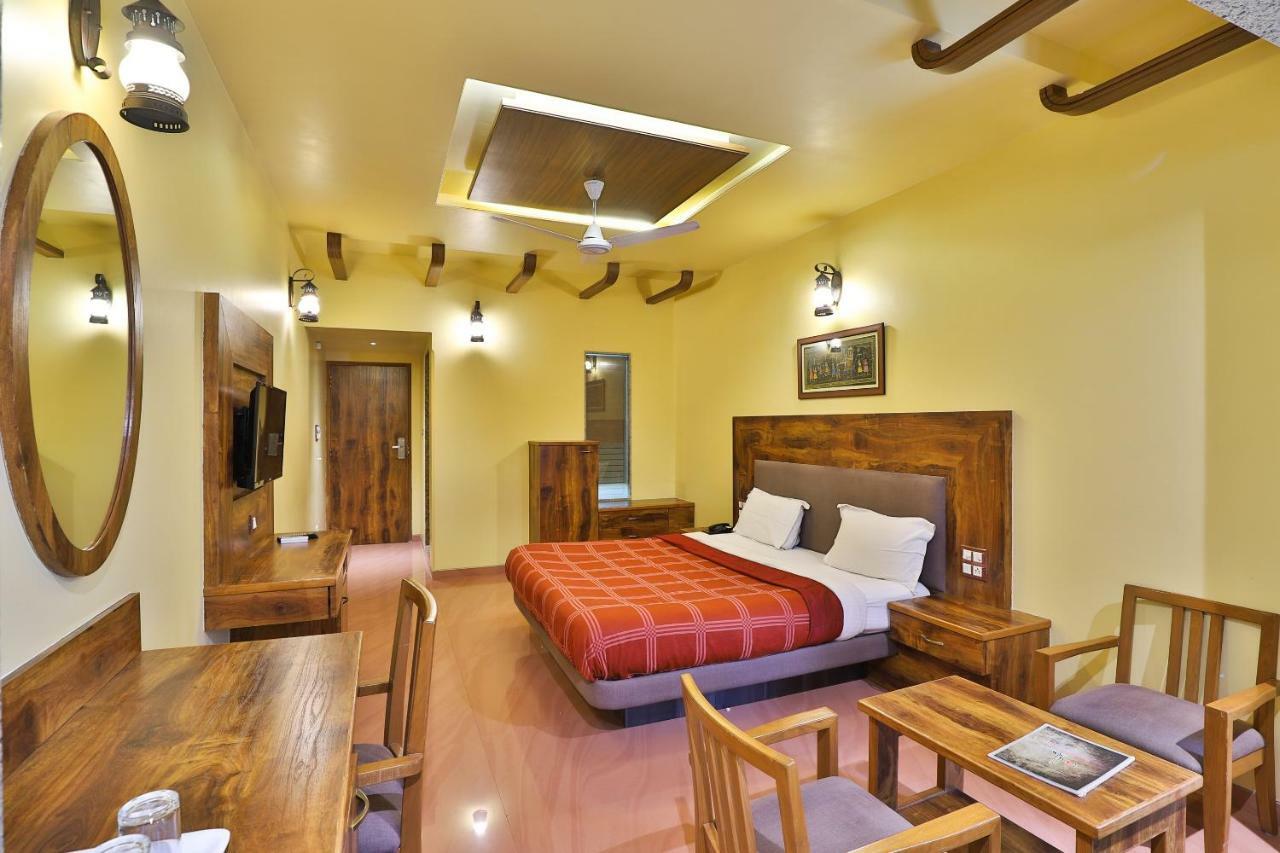 Palette - Hotel Ocean Inn Daman Exterior foto