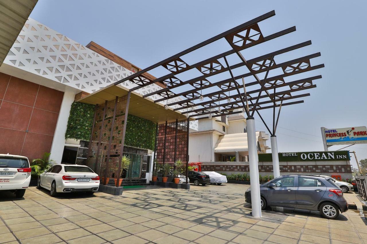 Palette - Hotel Ocean Inn Daman Exterior foto