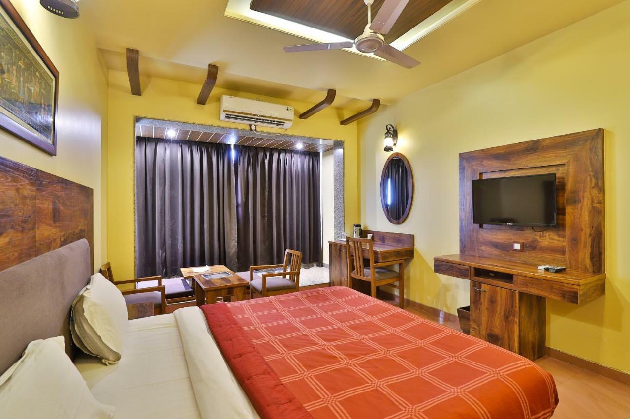 Palette - Hotel Ocean Inn Daman Exterior foto