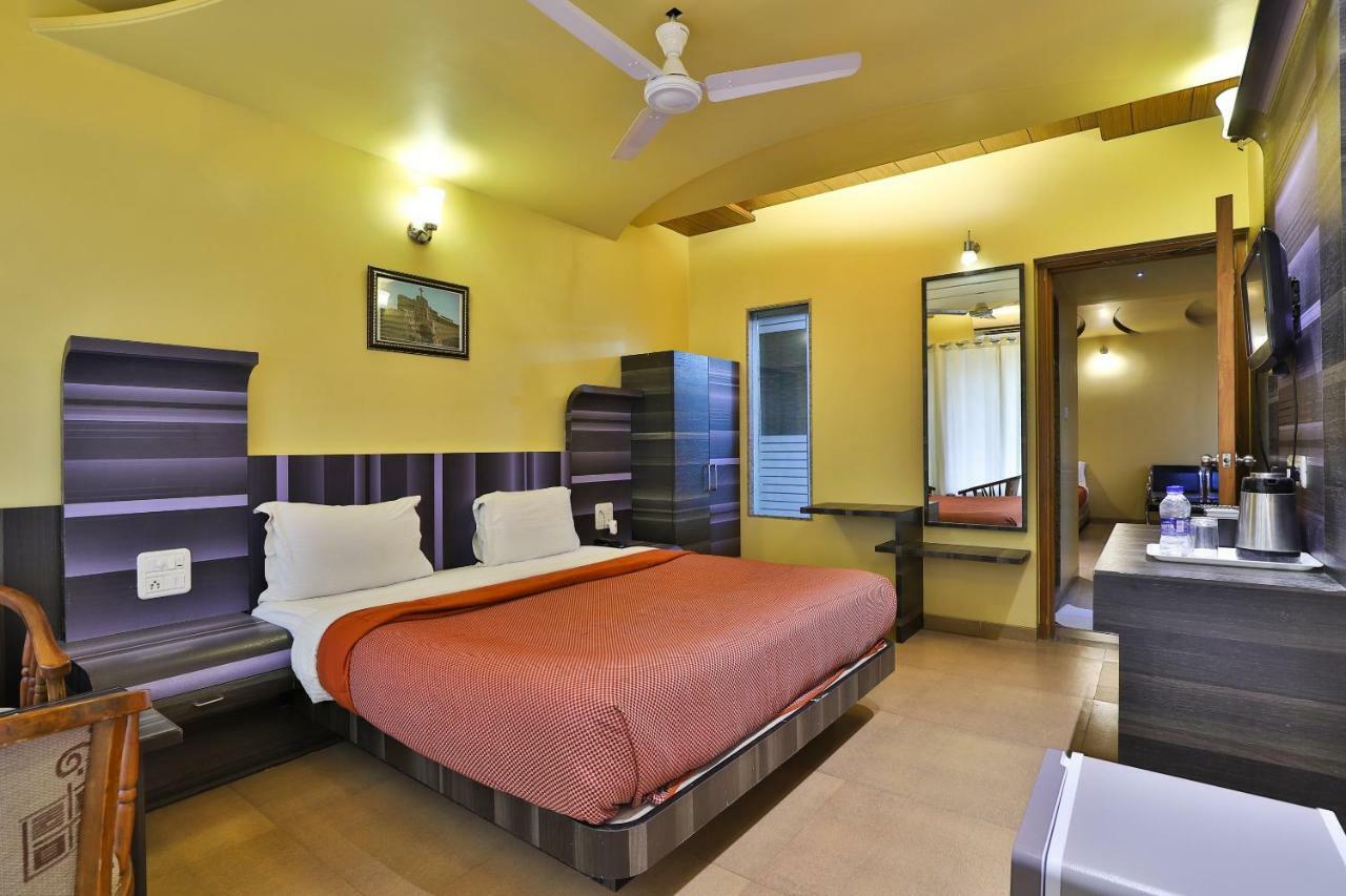 Palette - Hotel Ocean Inn Daman Exterior foto