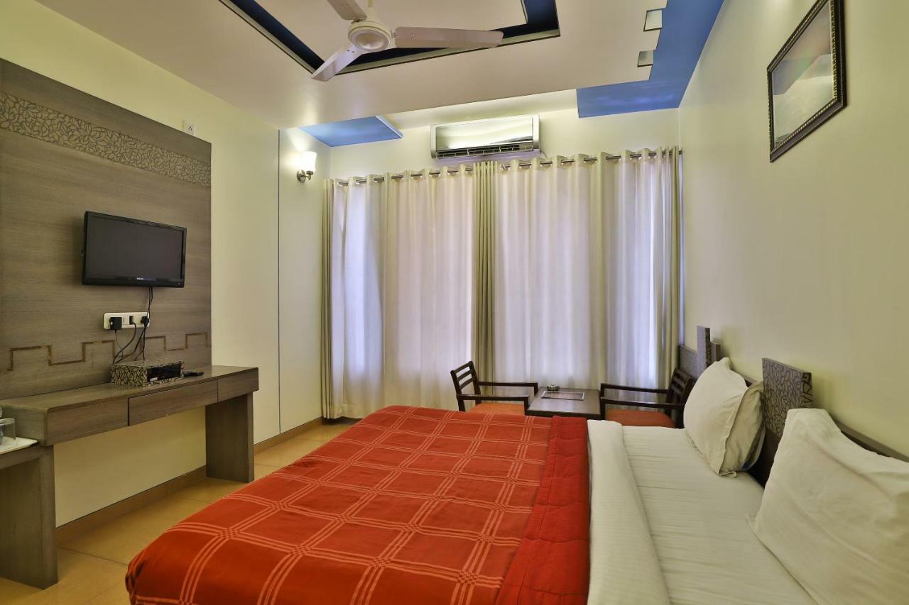 Palette - Hotel Ocean Inn Daman Exterior foto